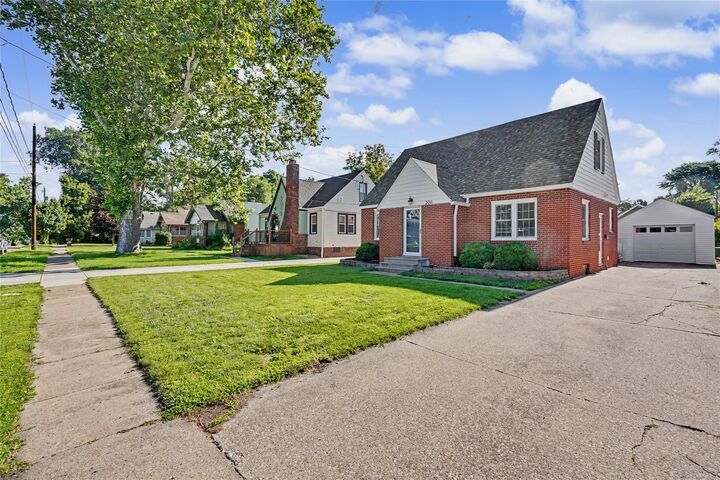 Property Photo: 3011 48th Street IA 50310