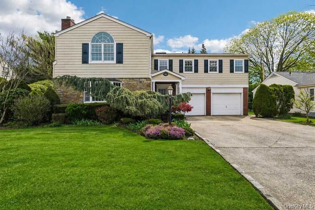 Property Photo:  221 Kensington Road  NY 11530 