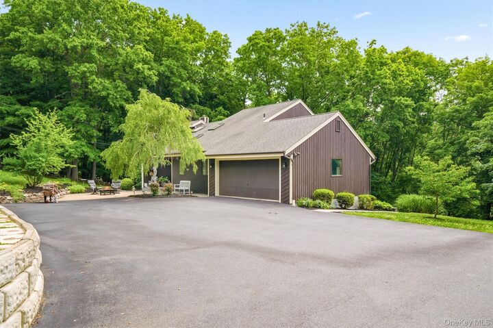 Property Photo:  842 Route 284  NY 10998 