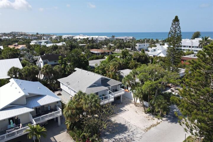 Property Photo: 207 71st Street E FL 34217