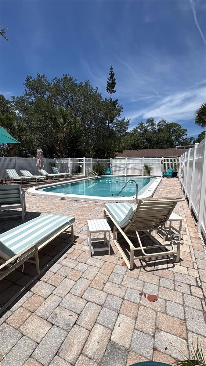 Property Photo:  500 N Jefferson Avenue 3  FL 34237 