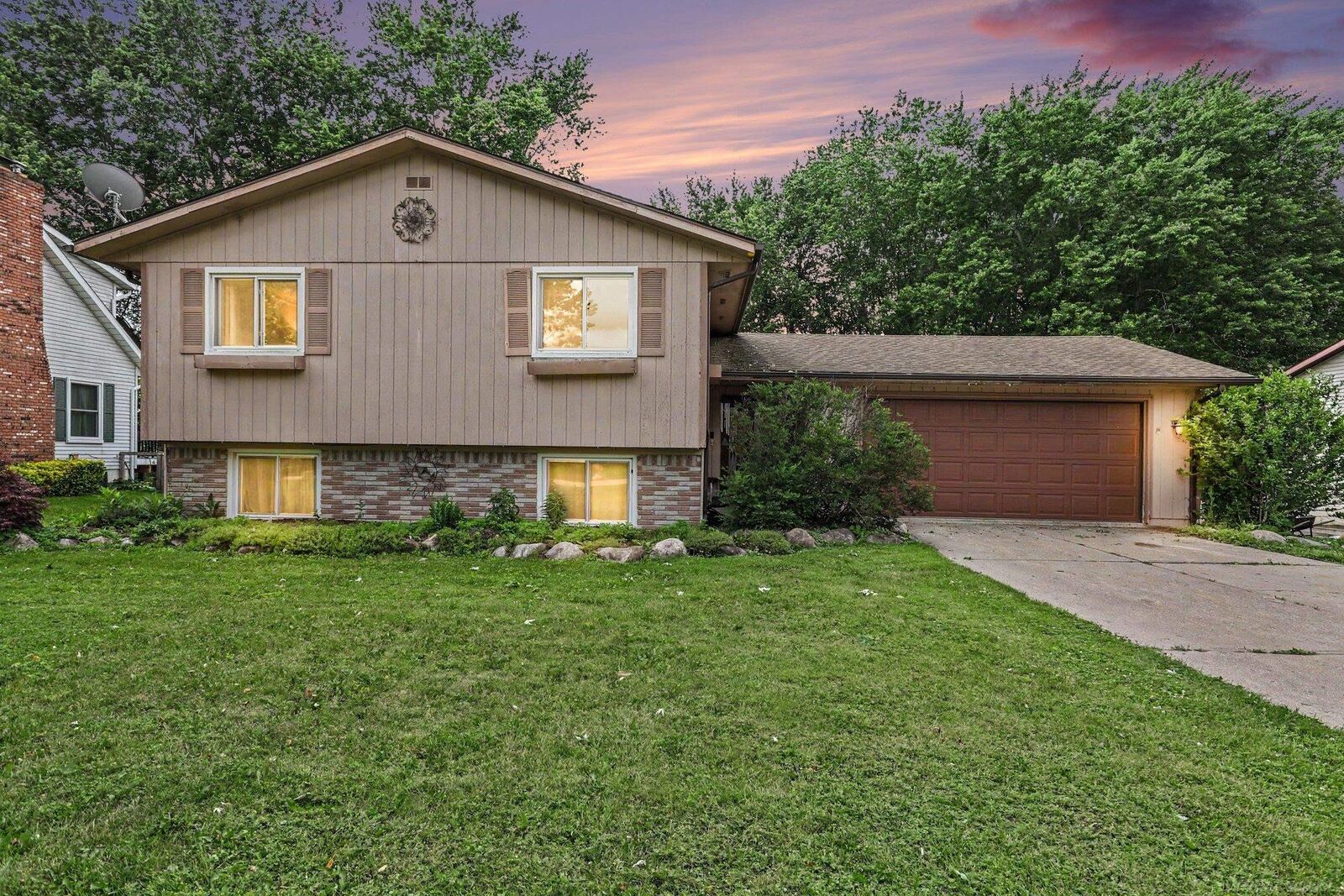 Property Photo:  302 Westwinds Drive  MI 48003 