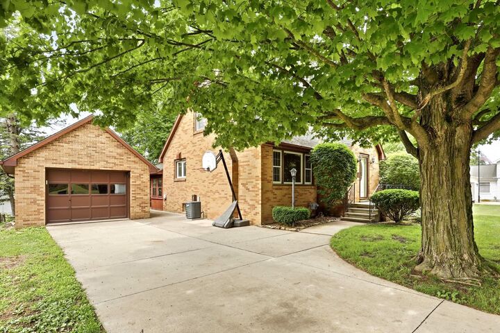 Property Photo:  221 Saginaw Street  MI 48768 
