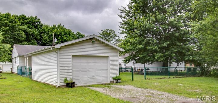 Property Photo: 402 N Wood Street IL 62262
