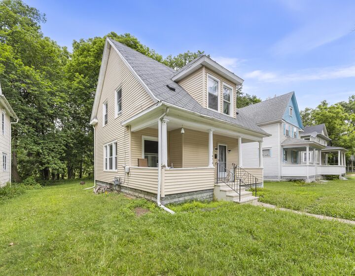 Property Photo:  1030 S Jackson Street  MI 49203 