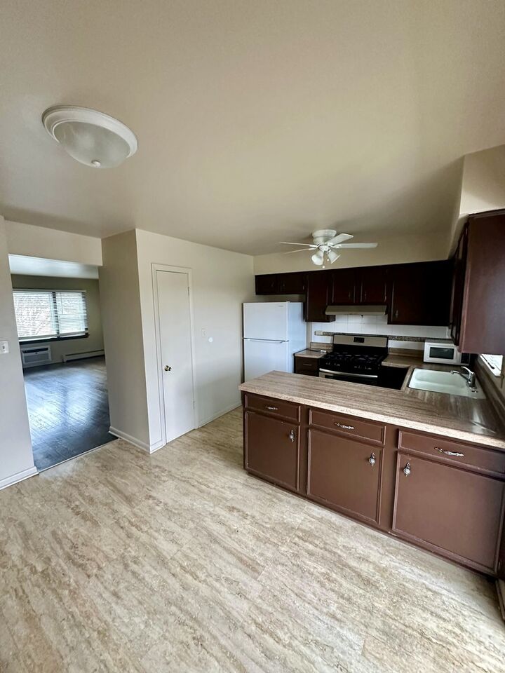 Property Photo: 4530 Prairie Avenue C IL 60513