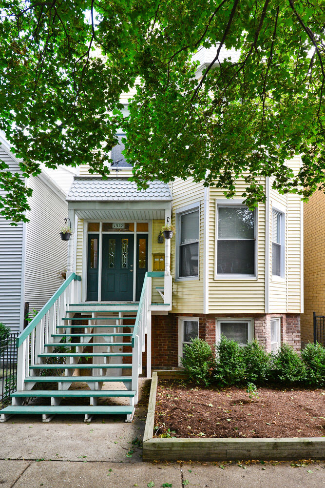 Property Photo:  1512 W School Street 3  IL 60657 
