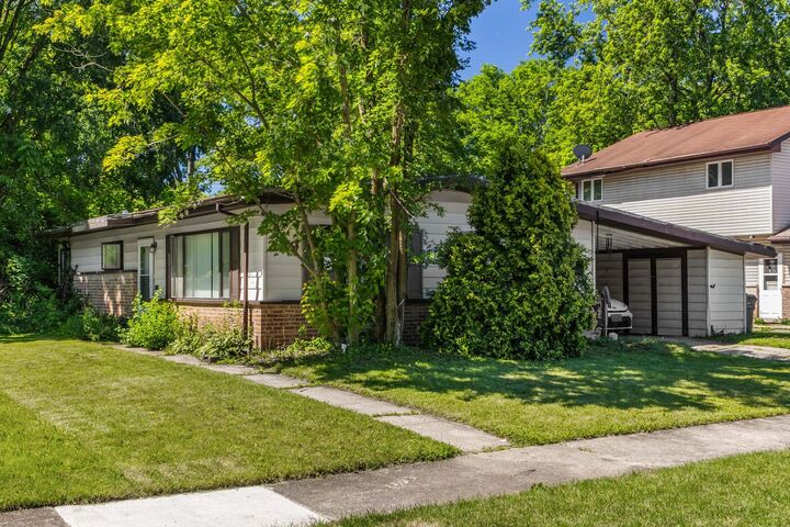 Property Photo:  329 Somonauk Street  IL 60466 