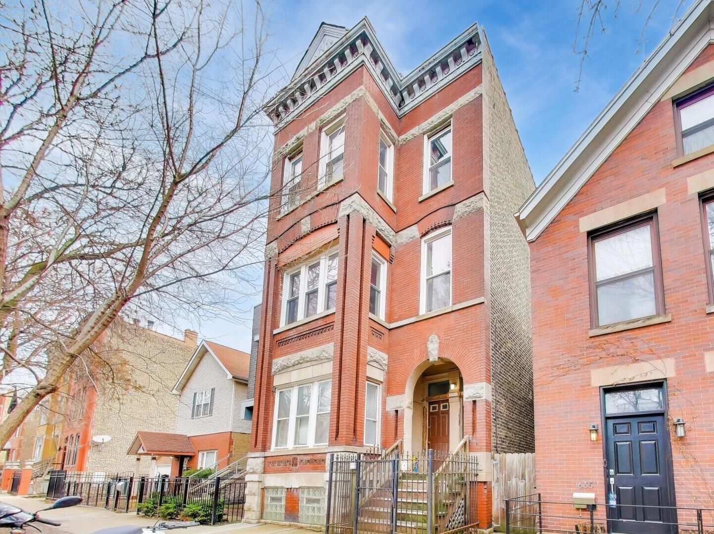 Property Photo: 1639 N Claremont Avenue IL 60647