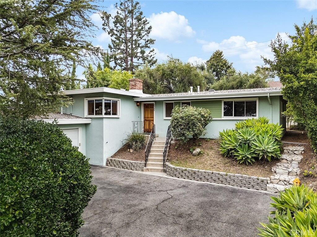 Property Photo: 2325 Caracas Street CA 91214