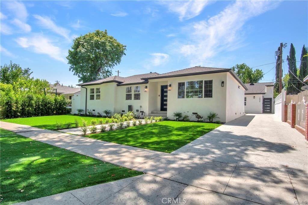 Property Photo:  18406 Jovan Street  CA 91335 
