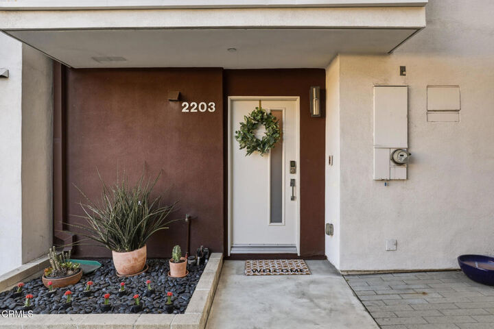 Property Photo: 2203 Selig Drive CA 90026