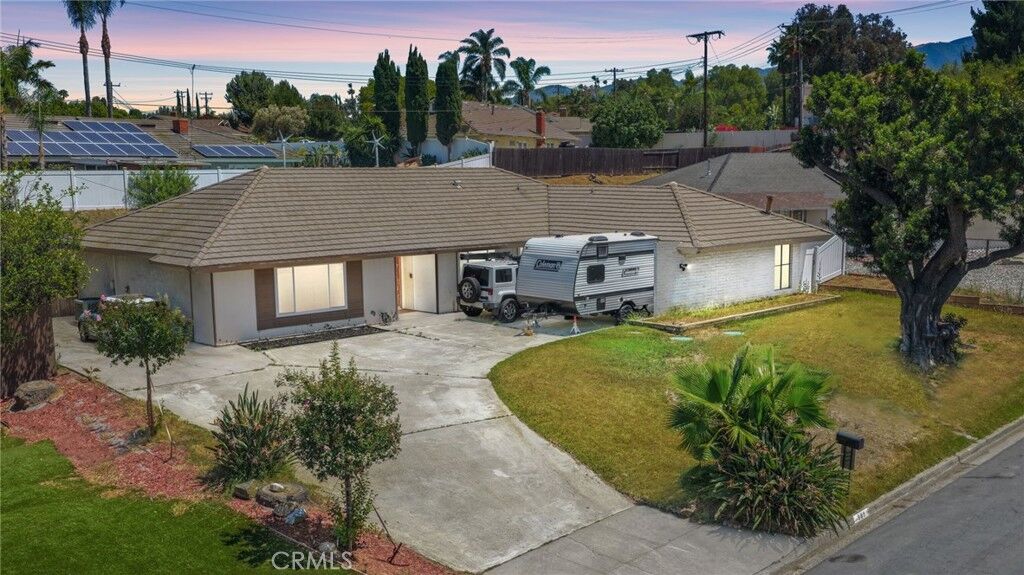 Property Photo:  981 Serfas Club  CA 92882 