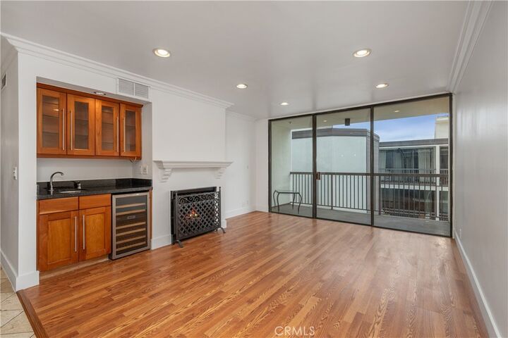 Property Photo:  911 N Kings Road 319  CA 90069 
