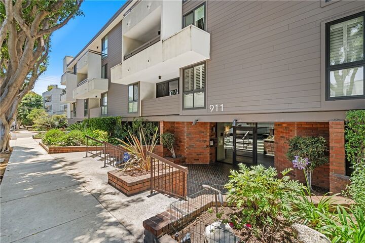 Property Photo: 911 N Kings Road 319 CA 90069