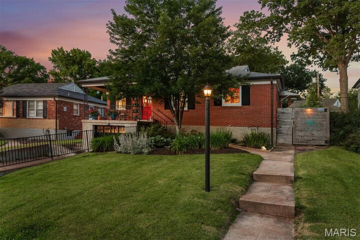 Property Photo:  1524 N Berry Road  MO 63119 