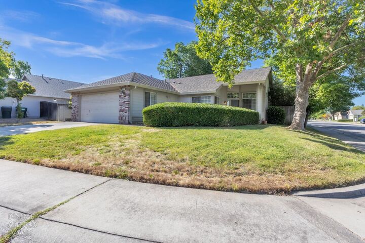 Property Photo: 5414 Brycewood Way CA 95843