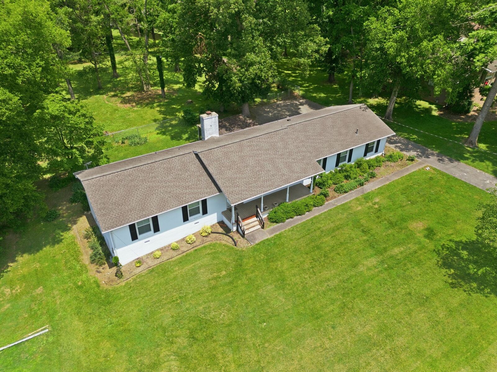Property Photo:  208 Lake Terrace Dr  TN 37075 