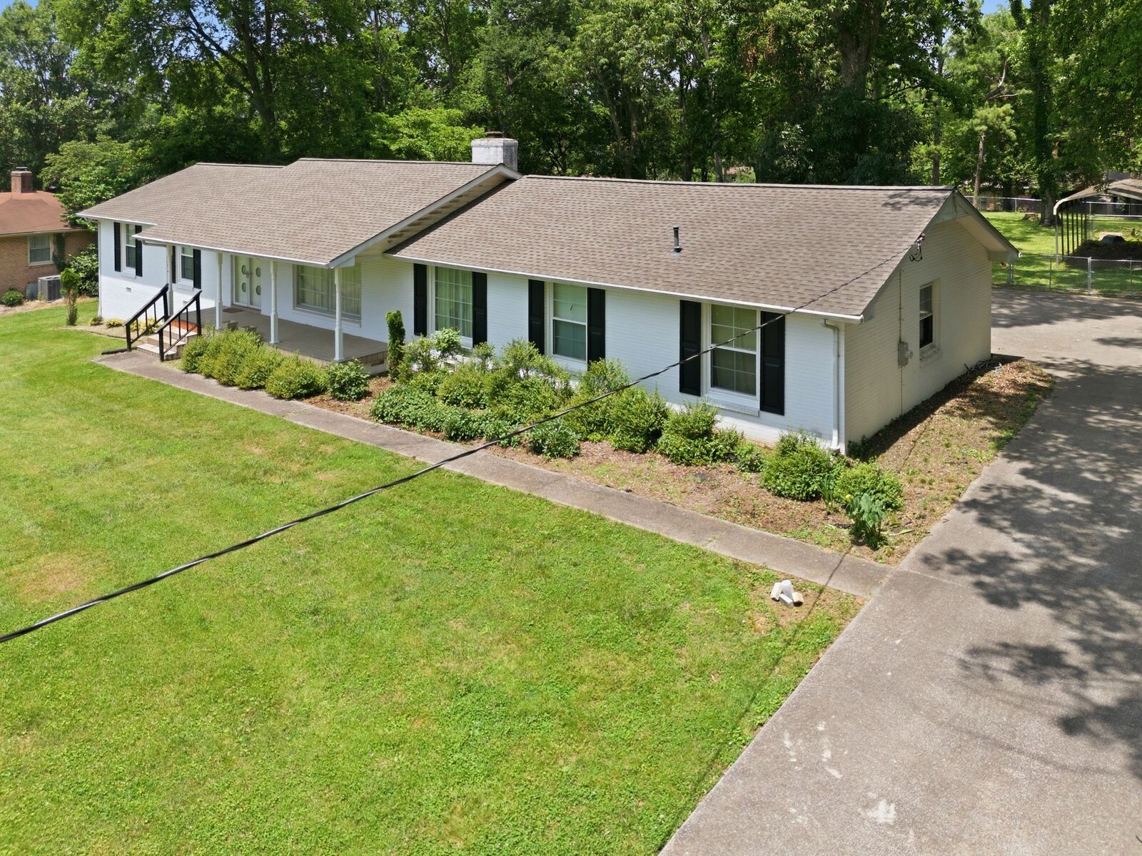 Property Photo:  208 Lake Terrace Dr  TN 37075 
