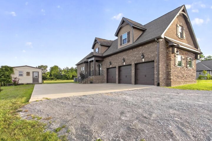 Property Photo: 840 Eastover Rd TN 37090