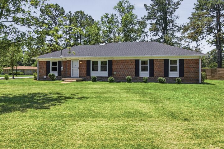 Property Photo: 202 Derby Ln TN 37069