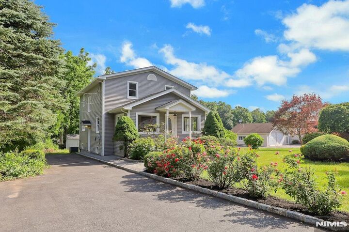 Property Photo:  32 Bellows Lane  NJ 07082 