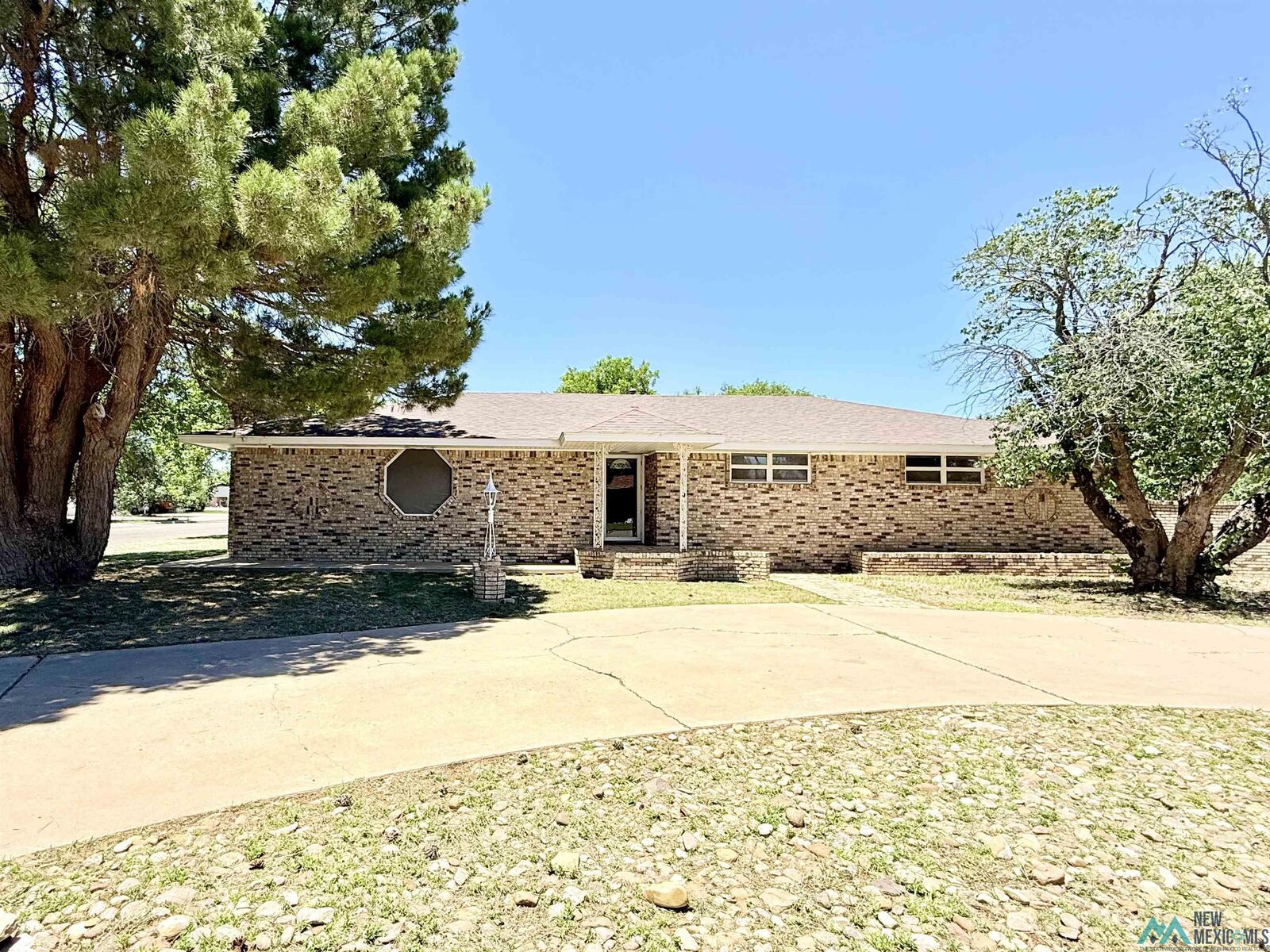 Property Photo:  1400 Oakhurst Road  NM 88101 