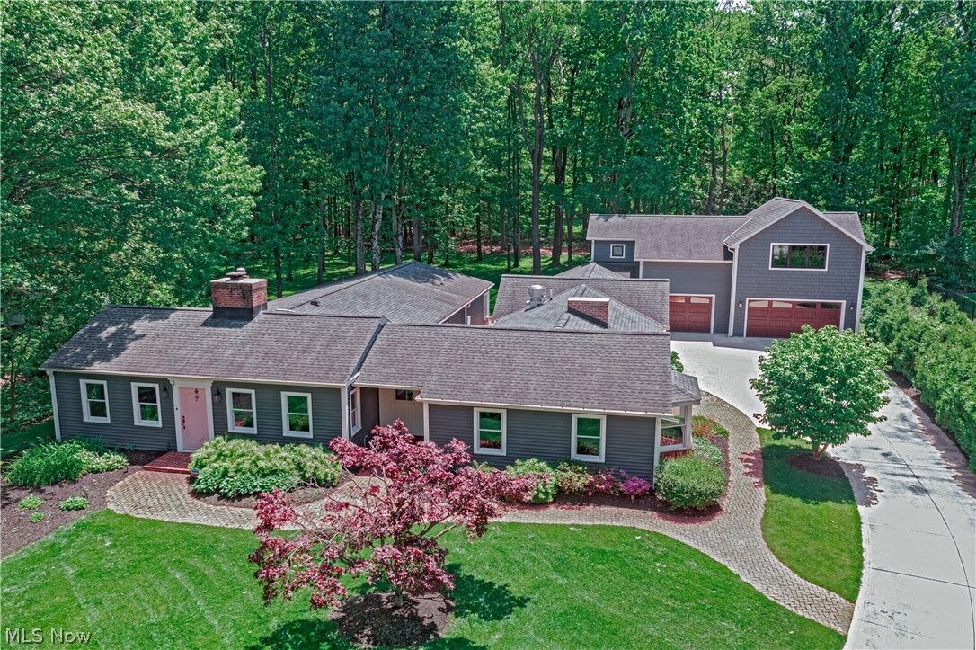 Property Photo:  1 Deerfield Drive  OH 44022 