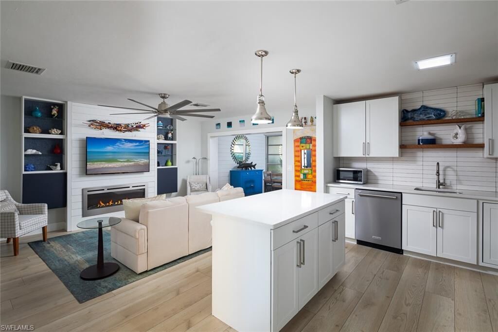 Property Photo: 4171 Lakewood Blvd E-25 FL 34112