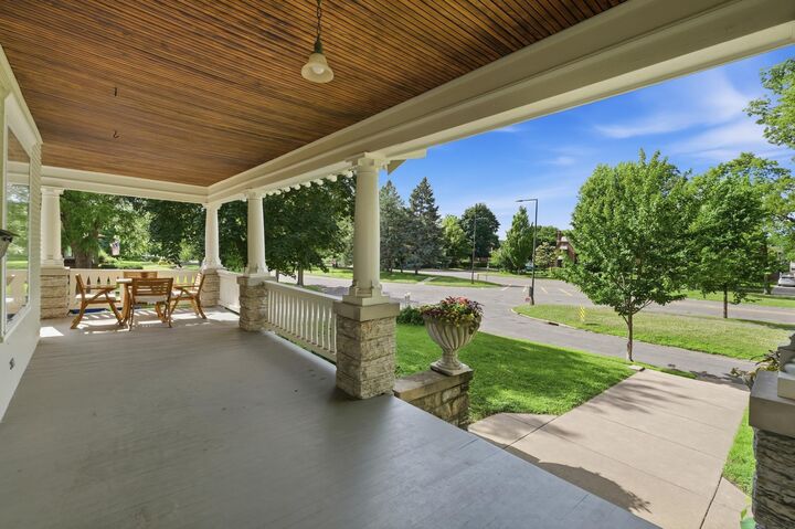 Property Photo:  1732 Summit Avenue  MN 55105 
