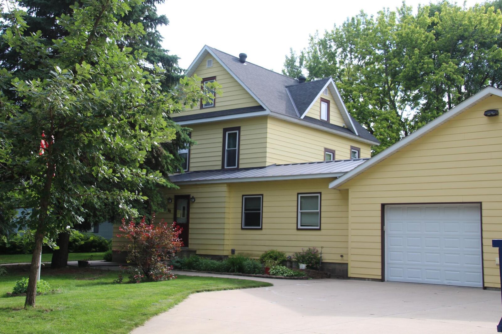 Property Photo: 120 3rd Street W MN 55342