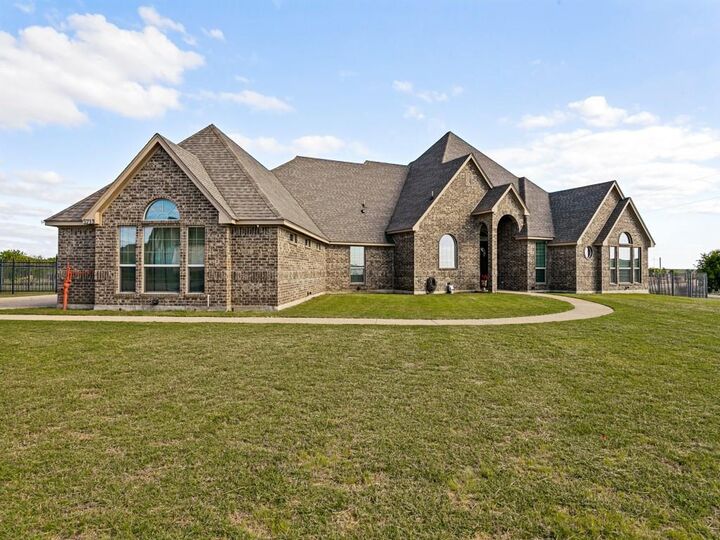 Property Photo: 5713 Fogata Lane TX 76036