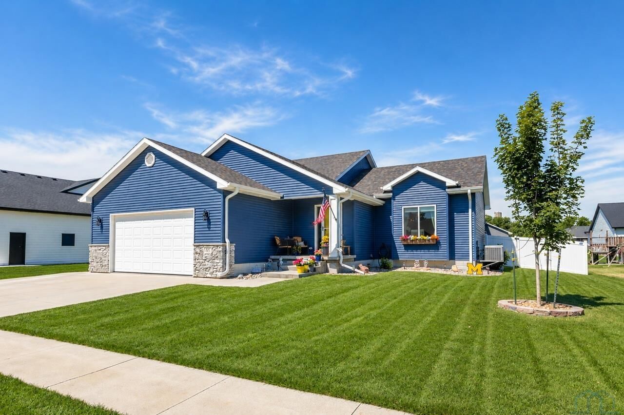 Property Photo:  221 Cedar Street  IA 51055 