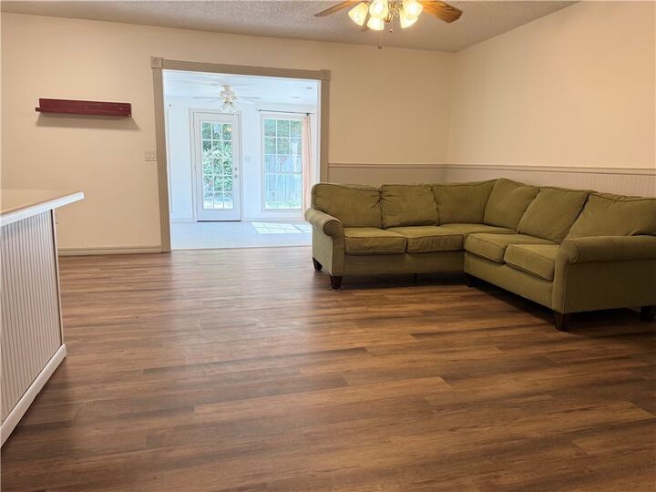 Property Photo:  1019 W School Street  AR 72761 