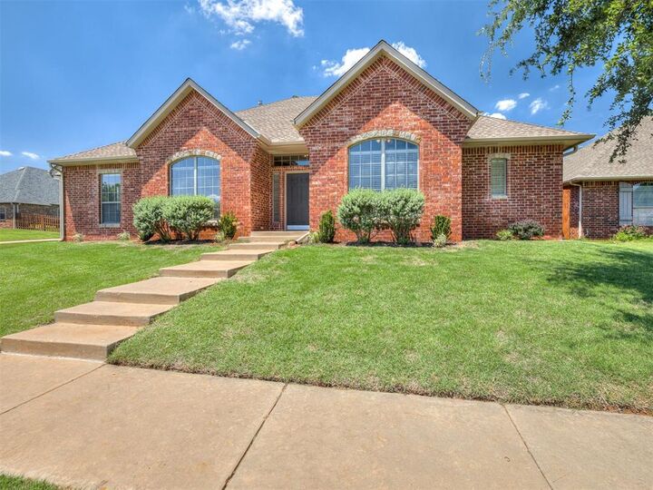 Property Photo:  2117 Cedar Pointe Circle  OK 73003 