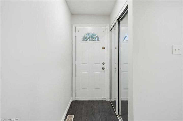 Property Photo:  82 Riverdale Drive 14  ON L8E 1K3 