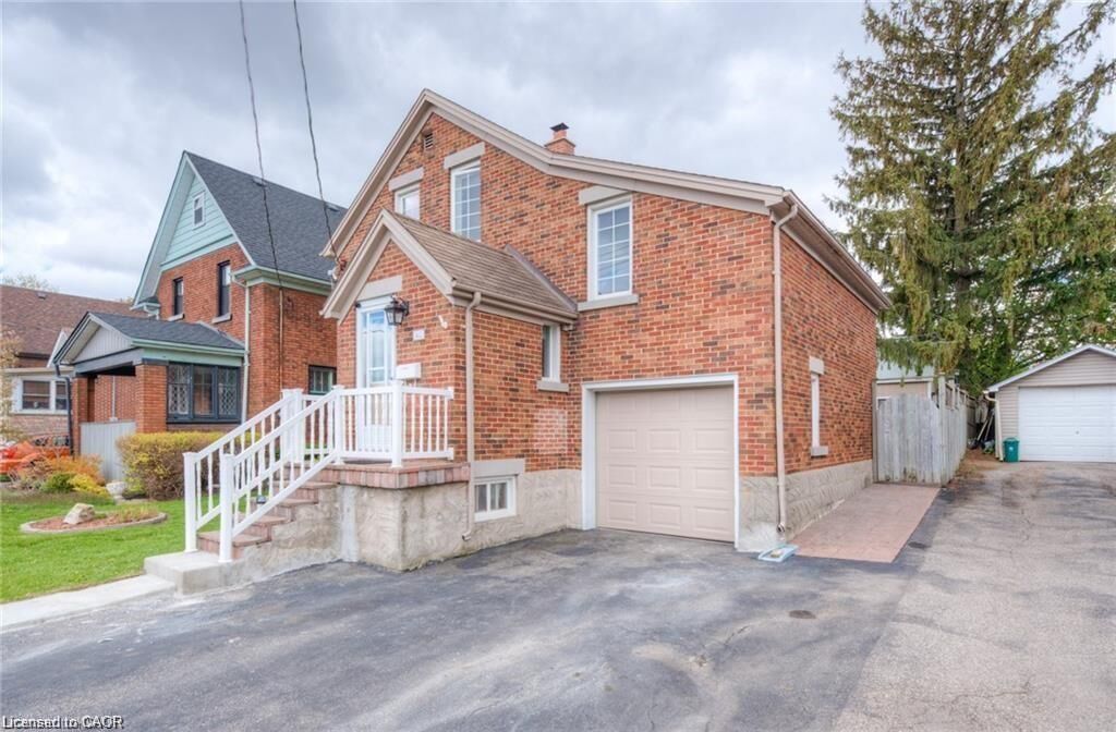 Property Photo:  465 Nyberg Street  ON N2G 2Z2 