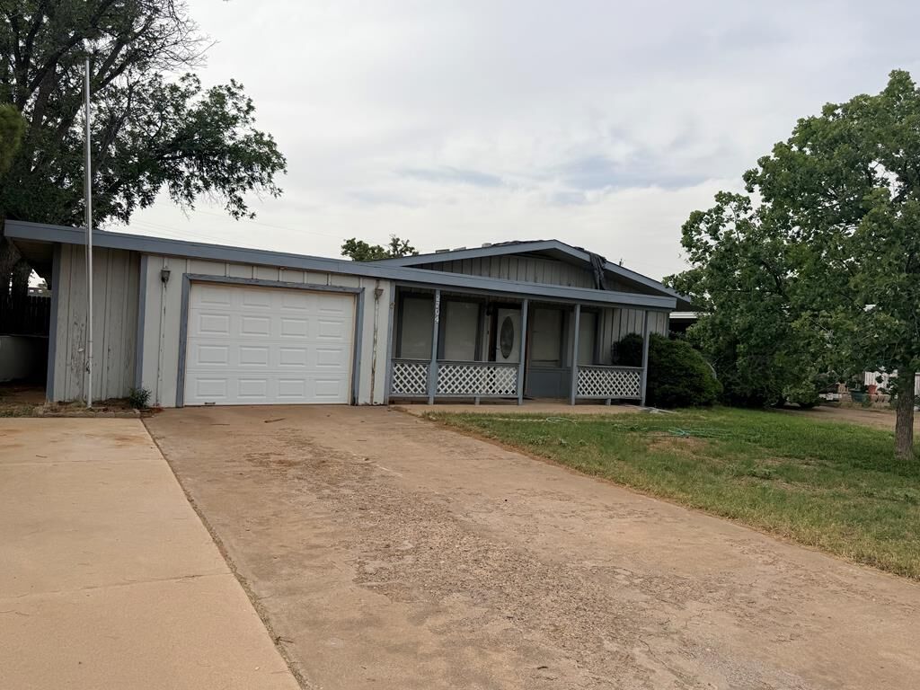 Property Photo:  2704 Kessler Ave  TX 79701 