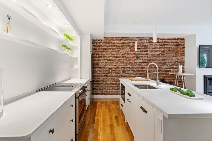 Property Photo:  15 Regent Circle 1  MA 02445 
