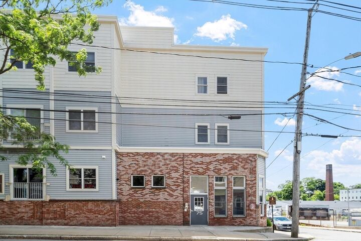 Property Photo: 75 Walnut St 302 MA 01960