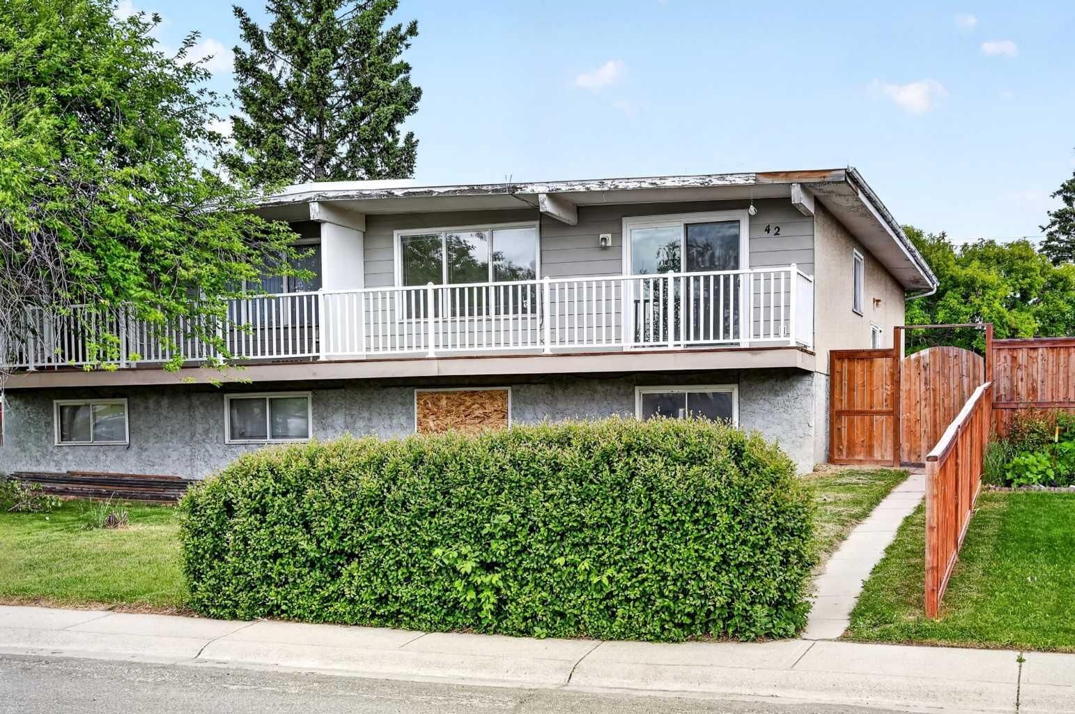 Property Photo: 42 Huntford Close NE AB T2K 3Y6