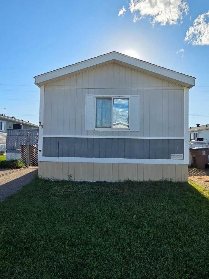 39 Maple Drive — photo 1