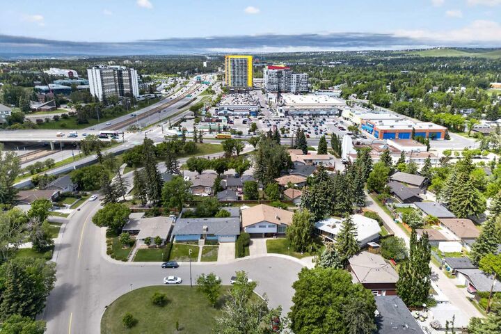 Property Photo: 3340 Morley Crescent NW AB T2M 4K9