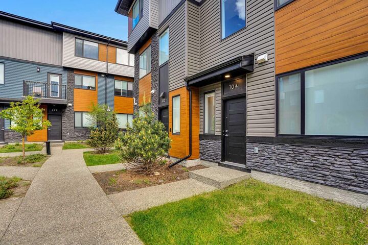 Property Photo:  104 Corner Glen Circle NE  AB T3N 2E2 