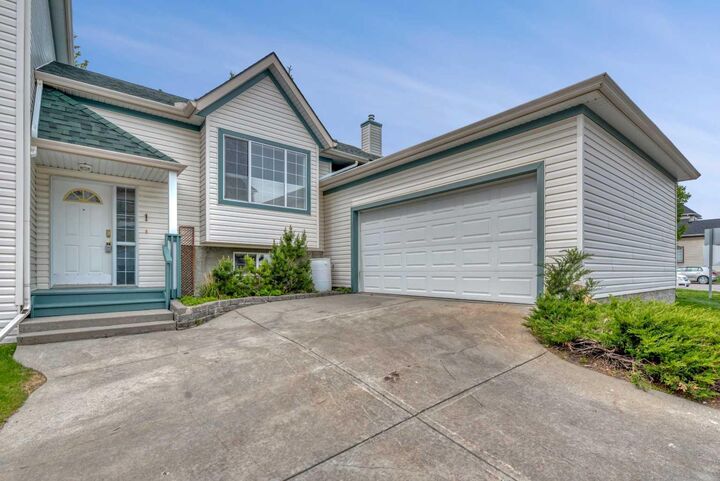 Property Photo: 15 Rocky Ridge Gate NW 1 AB T3G 4P6