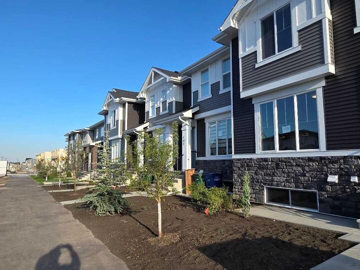 Property Photo: 1130 Cobblestone Boulevard SW AB T4B 5W5