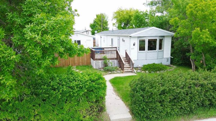 210 1st Ave W — photo 1