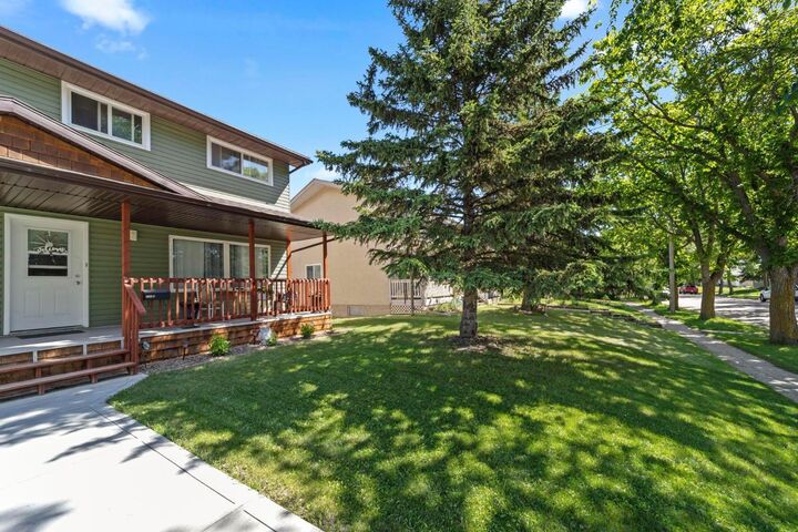 Property Photo: 6404A 45 Avenue AB T4V 0C2