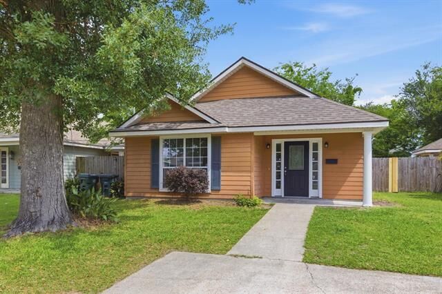 Property Photo:  411 Hale  LA 70601 