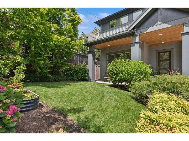 Property Photo: 233 S Vermont St OR 97219